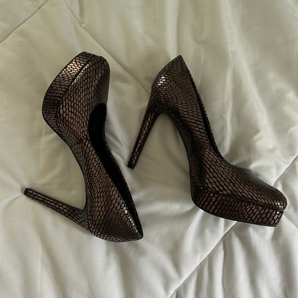 Jessica Simpson heels